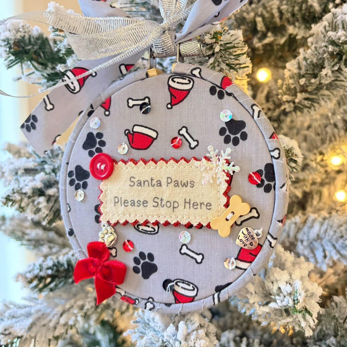 Santa Paws Please Stop Here – Handmade Christmas Dog Bauble Hoop